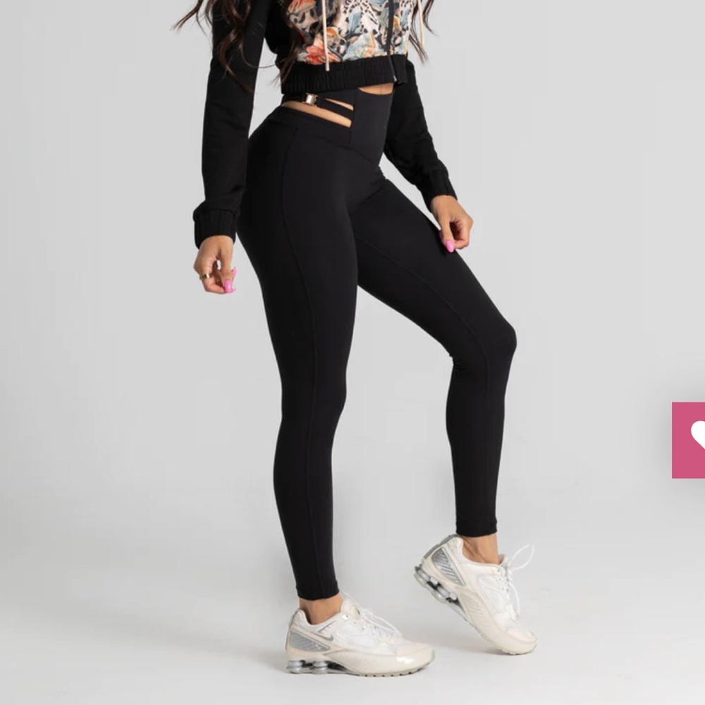 Noireblanc scrunch leggings